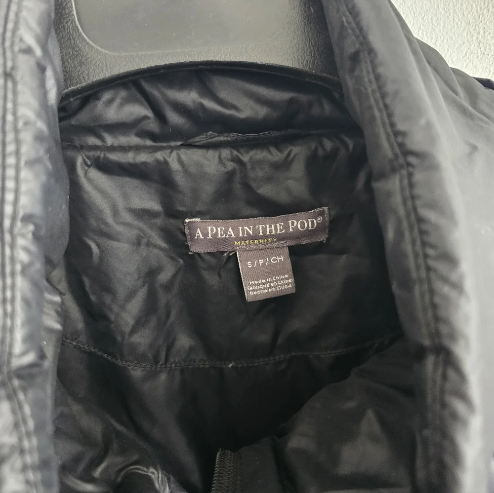 A Pea in the Pod Maternity Blsck Puffer Cost Size Small - Picture 3 of 6
